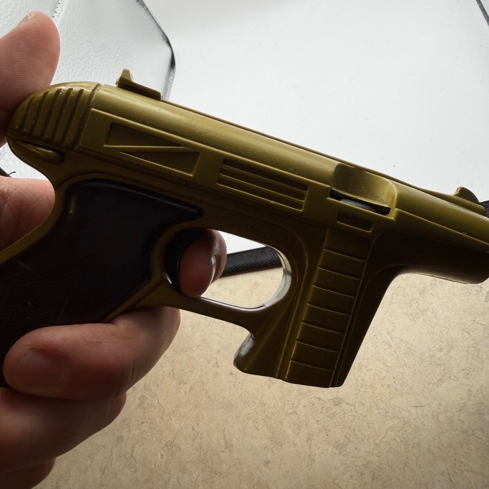 Vintage Gold Plastic Toy Ray Gun Space Pistol Made in USA Pat 3515114 flaw - Picture 4 of 7